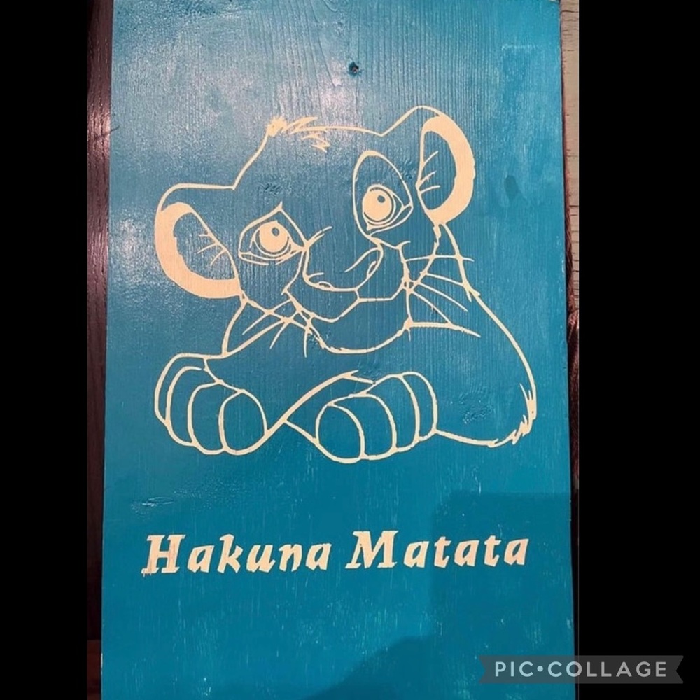 Wooden painted sign with vinyl lettering from Lion King “Hakuna Matata”